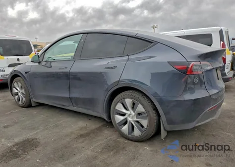 2024 Tesla Model Y z USA, uszkodzony, nr VIN 7SAYGDED6RF030817